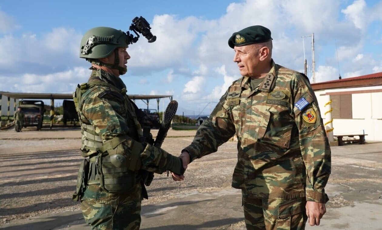 Μονάδες των Ενόπλων Δυνάμεων σε Μυτιλήνη, Σκύρο, Δωδεκάνησα και Χίο επισκέφθηκε ο αρχηγός ΓΕΕΘΑ