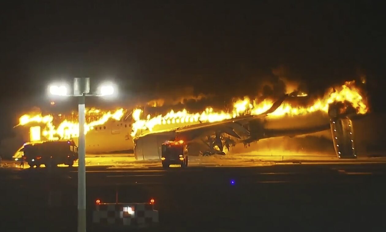 Ιαπωνία: Οι πιλότοι του αεροσκάφους της JAL δεν ήξεραν ότι φλεγόταν - Εκκένωση σε 18 λεπτά