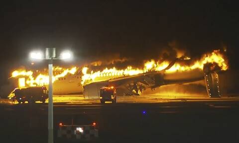 Ιαπωνία: Οι πιλότοι του αεροσκάφους της JAL δεν ήξεραν ότι φλεγόταν - Εκκένωση σε 18 λεπτά