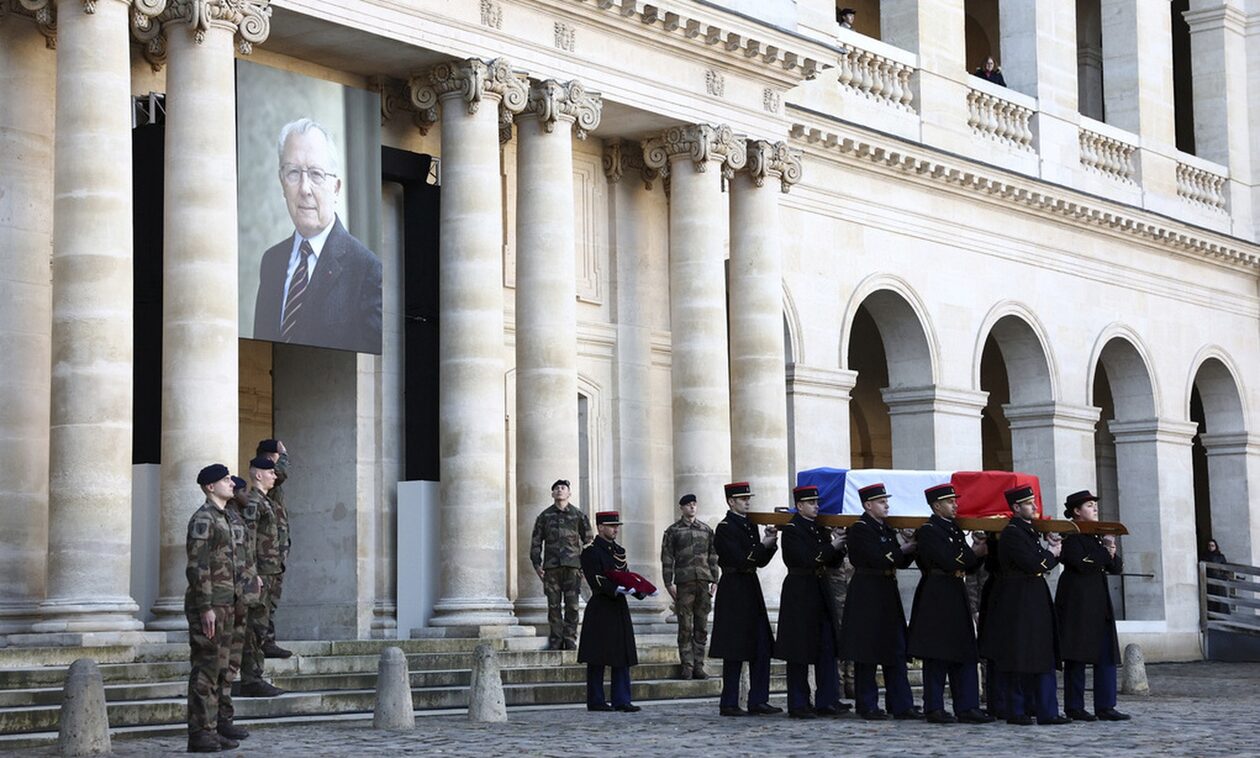 Η Γαλλία τίμησε τον εμβληματικό πολιτικό Ζακ Ντελόρ παρουσία του προέδρου Μακρόν