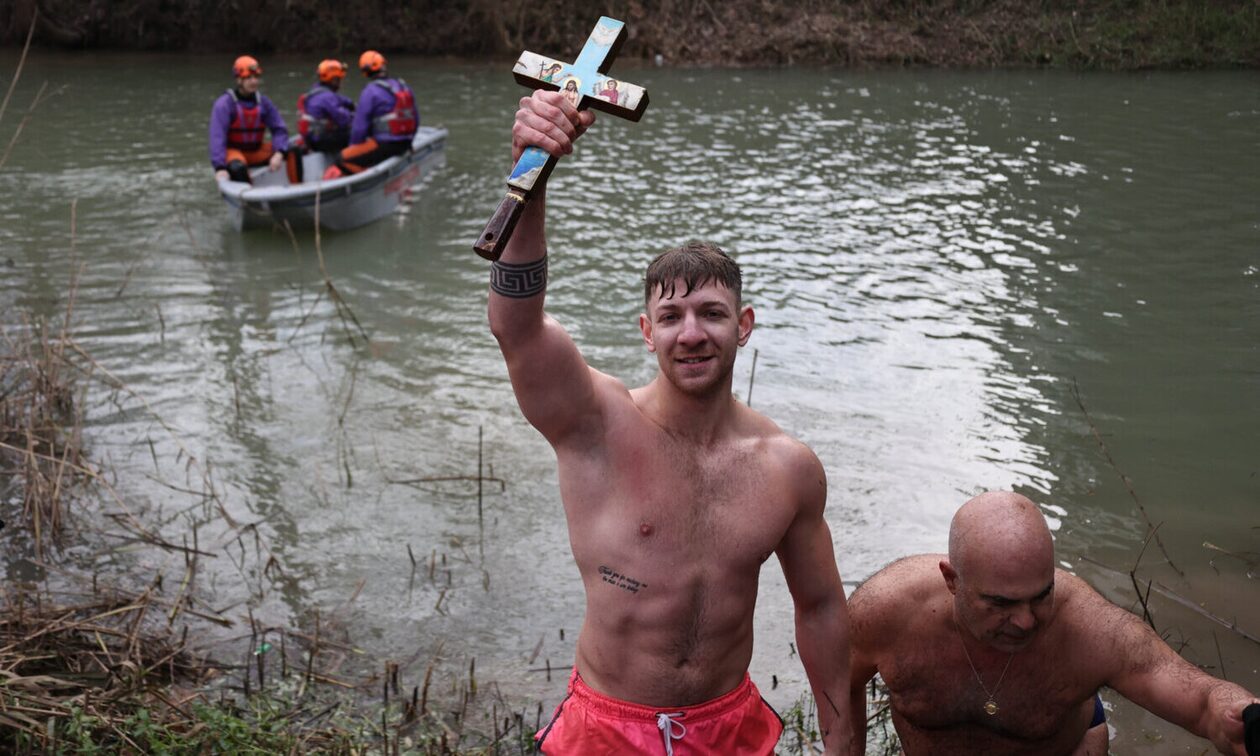 Λάρισα: Αυτός είναι ο 22χρονος που έπιασε τον Σταυρό στα νερά του Πηνειού