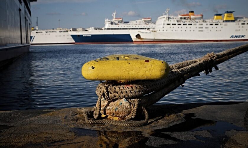 Δεμένα τα πλοία στα λιμάνια – Απαγορευτικό απόπλου σε Πειραιά, Ραφήνα, Κέρκυρα