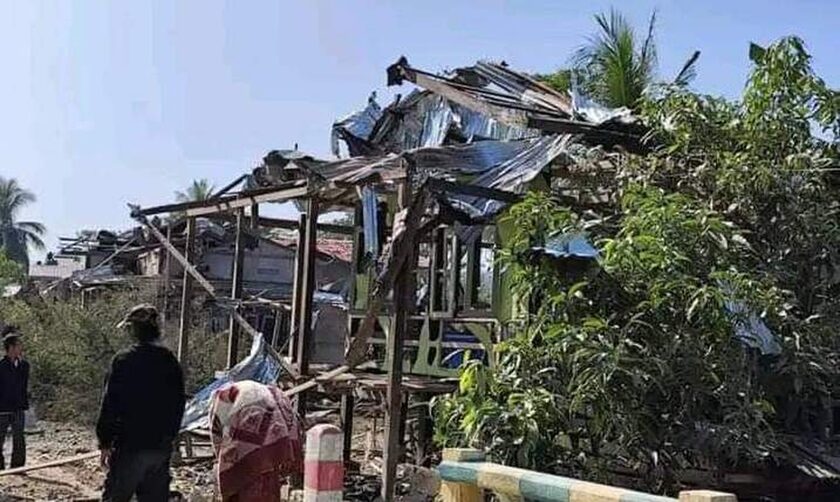 Σφαγή σε χωριό της Μιανμάρ: Δεκάδες νεκροί και τραυματίες από αεροπορική επιδρομή