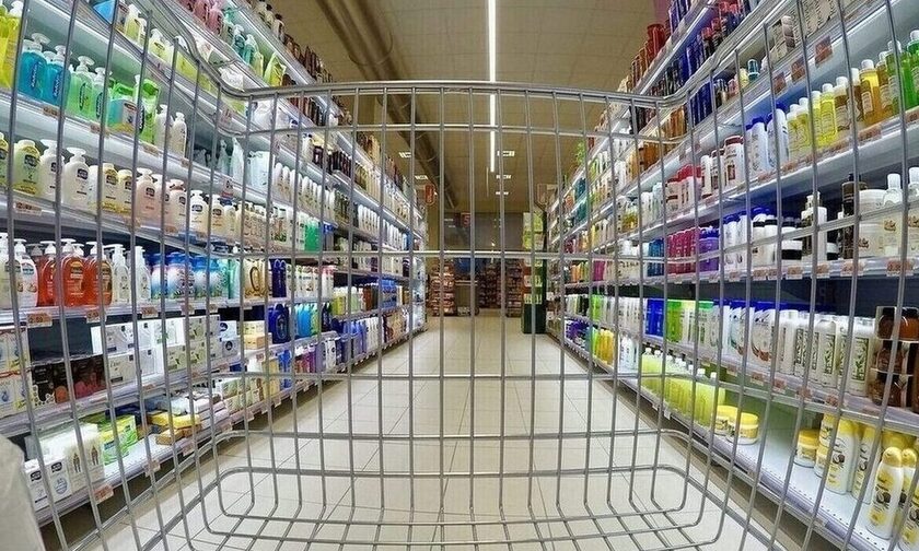 Σκρέκας: Η κυβέρνηση μελετά μέτρα για να μειωθούν οι τιμές στα ράφια των σούπερ μάρκετ