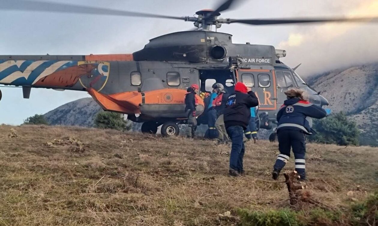 Λάρισα: Η στιγμή της διάσωσης του κυνηγού από τον Κίσσαβο με Super Puma
