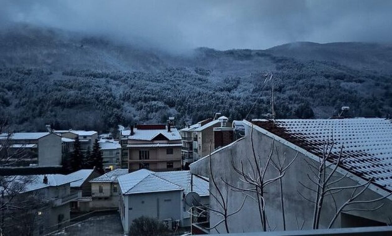 Καιρός: Στην «κατάψυξη» η Δυτική Μακεδονία- Χιόνια σε Κοζάνη και Πτολεμαΐδα, απροσπέλαστοι οι δρόμοι