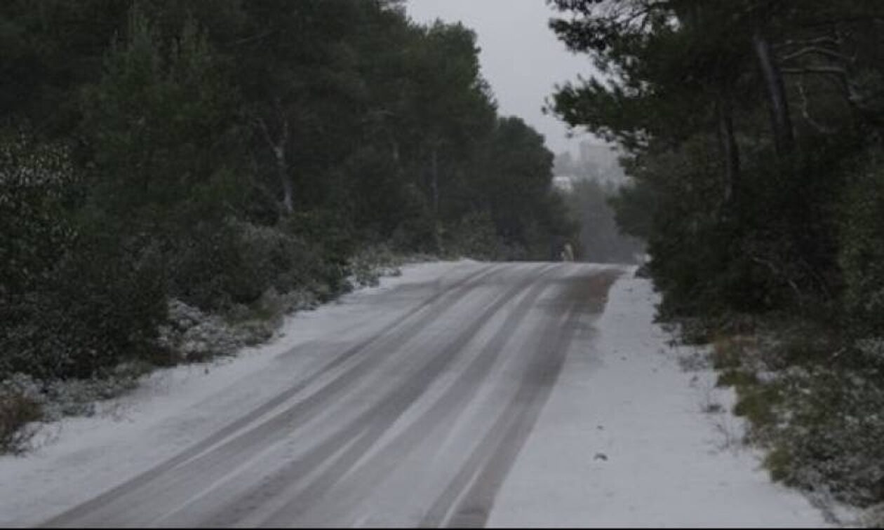 Διακοπή της κυκλοφορίας στη Λεωφόρο Πάρνηθος λόγω παγετού