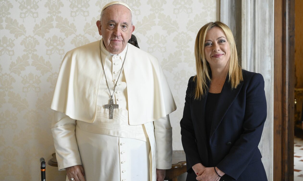 Τζόρτζια Μελόνι και Πάπας Φραγκίσκος κατά της παρένθετης μητρότητας και της ιδεολογίας «gender»