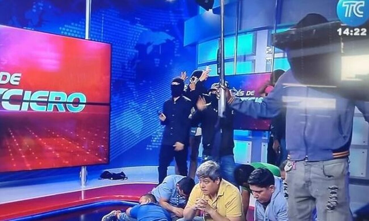 Ισημερινός: Μασκοφόροι ένοπλοι εισέβαλαν σε τηλεοπτικό σταθμό - Στο έλεος συμμοριών η χώρα