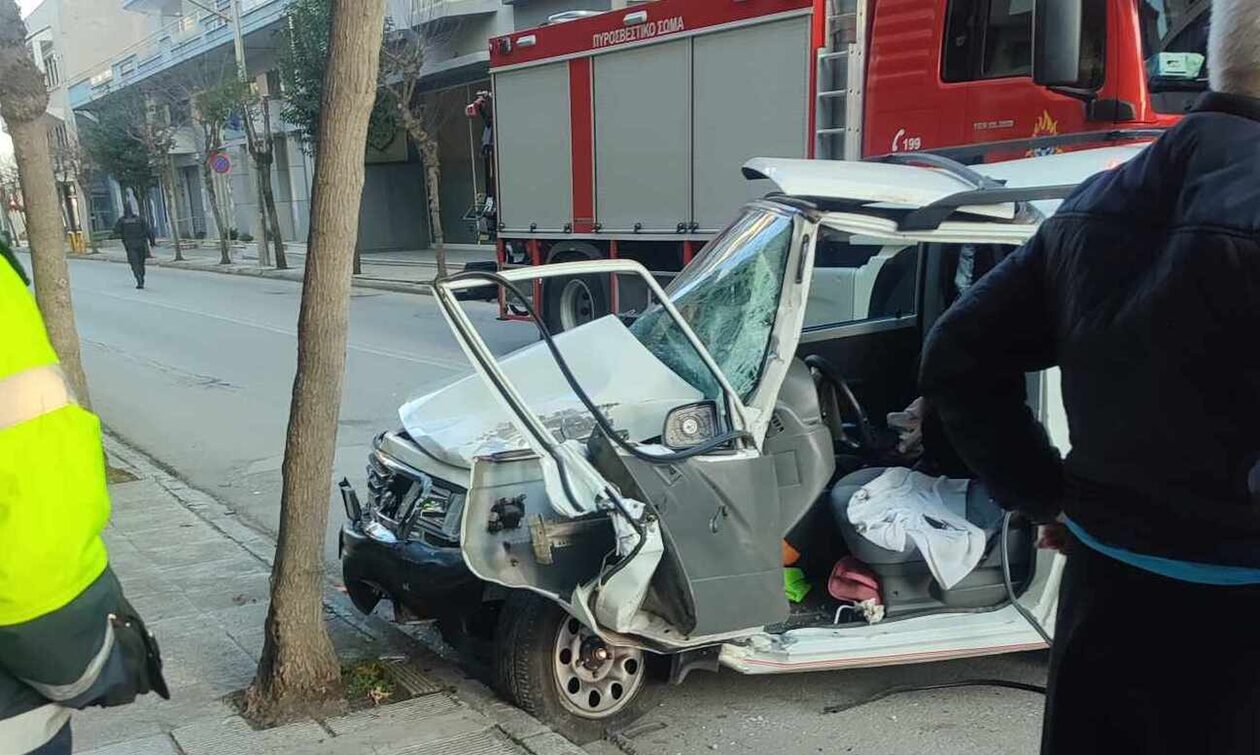 Κοζάνη: ΙΧ συγκρούστηκε με λεωφορείο των ΚΤΕΛ - Στο νοσοκομείο ένας τραυματίας