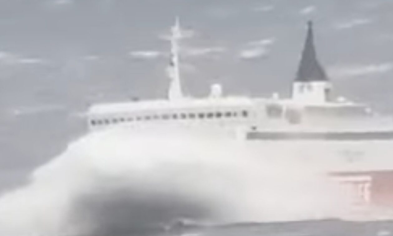 Τρομακτικό βίντεο: Το Fast Ferries Andros «σκεπάζεται» από τα κύματα