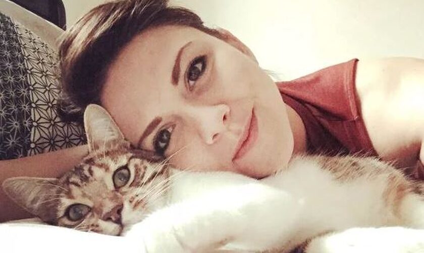 H 35χρονη Στέφανι ξαναβρήκε τη γάτα της