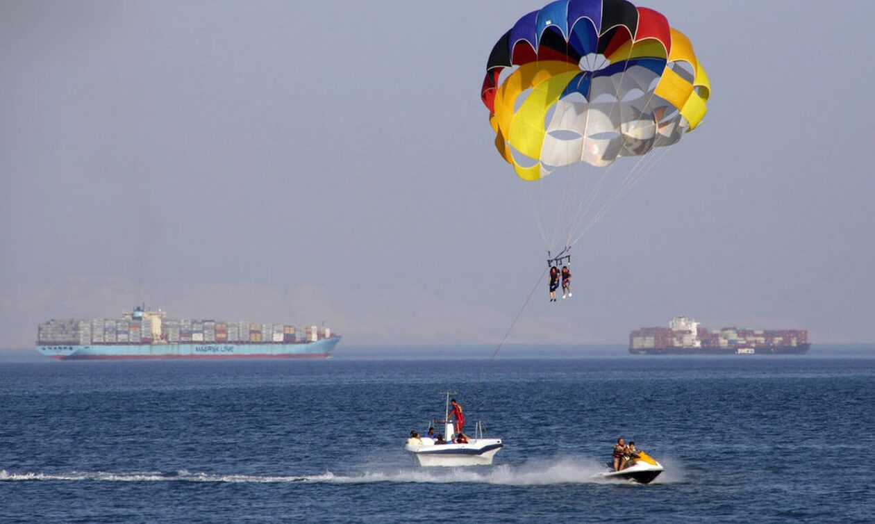 Ερυθρά Θάλασσα: Το παγκόσμιο εμπόριο μειώθηκε κατά 1,3% λόγω των επιθέσεων από τους Χούθι