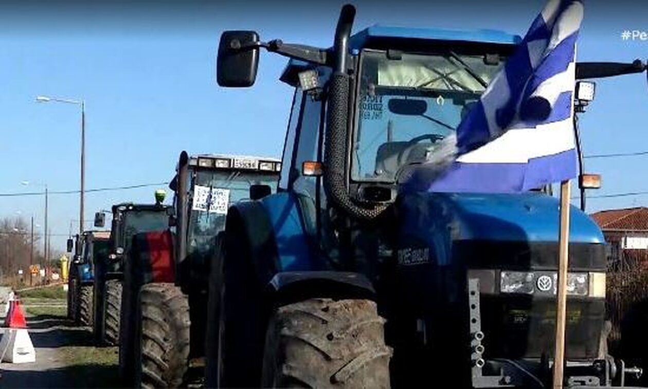 Πιερία: Κλιμακώνονται οι κινητοποιήσεις των αγροτών - Βγήκαν στους δρόμους με τα τρακτέρ