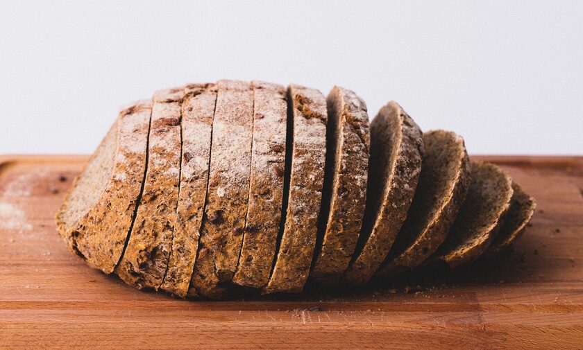 Ακρίβεια: Δεν «πέφτει» η τιμή στο ράφι – Ανοδικό «ράλι» σε ψωμί και δημητριακά