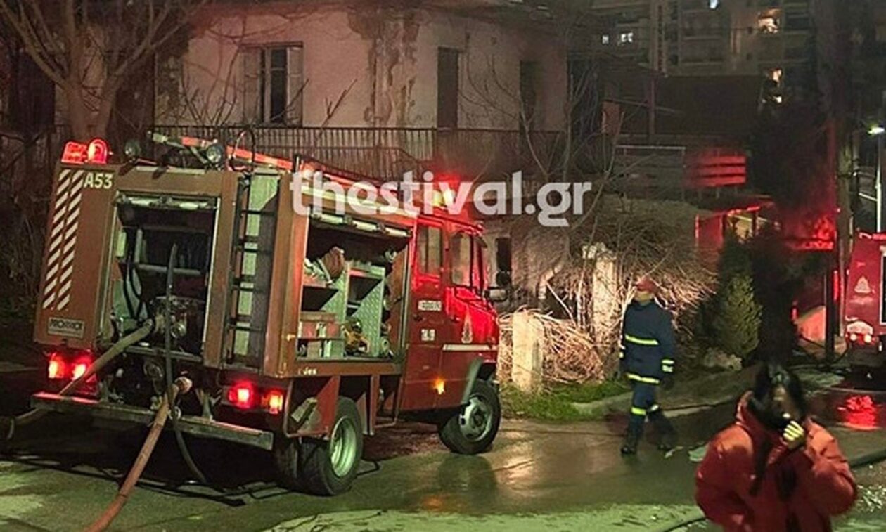 Θεσσαλονίκη: Mεγάλη φωτιά σε μονοκατοικία στην Πολίχνη - Mεγάλη κινητοποίηση της Πυροσβεστικής