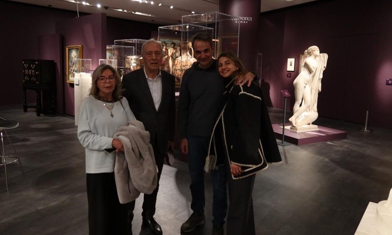 Μητσοτάκης: Στο Μουσείο της Ακρόπολης με την κόρη του και την πεθερά του