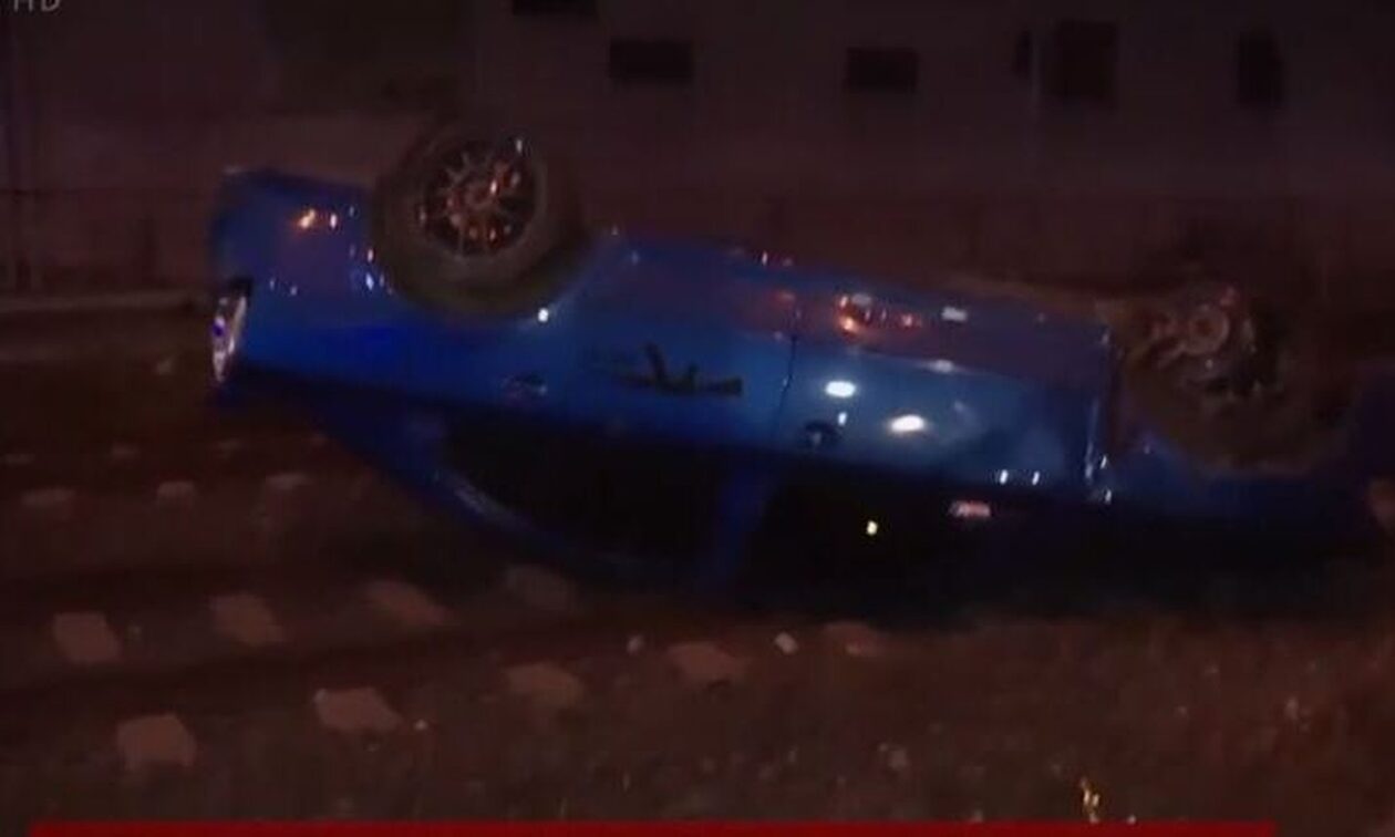 Θεσσαλoνίκη: Αυτοκίνητο αναποδογύρισε πάνω στις ράγες του ΟΣΕ