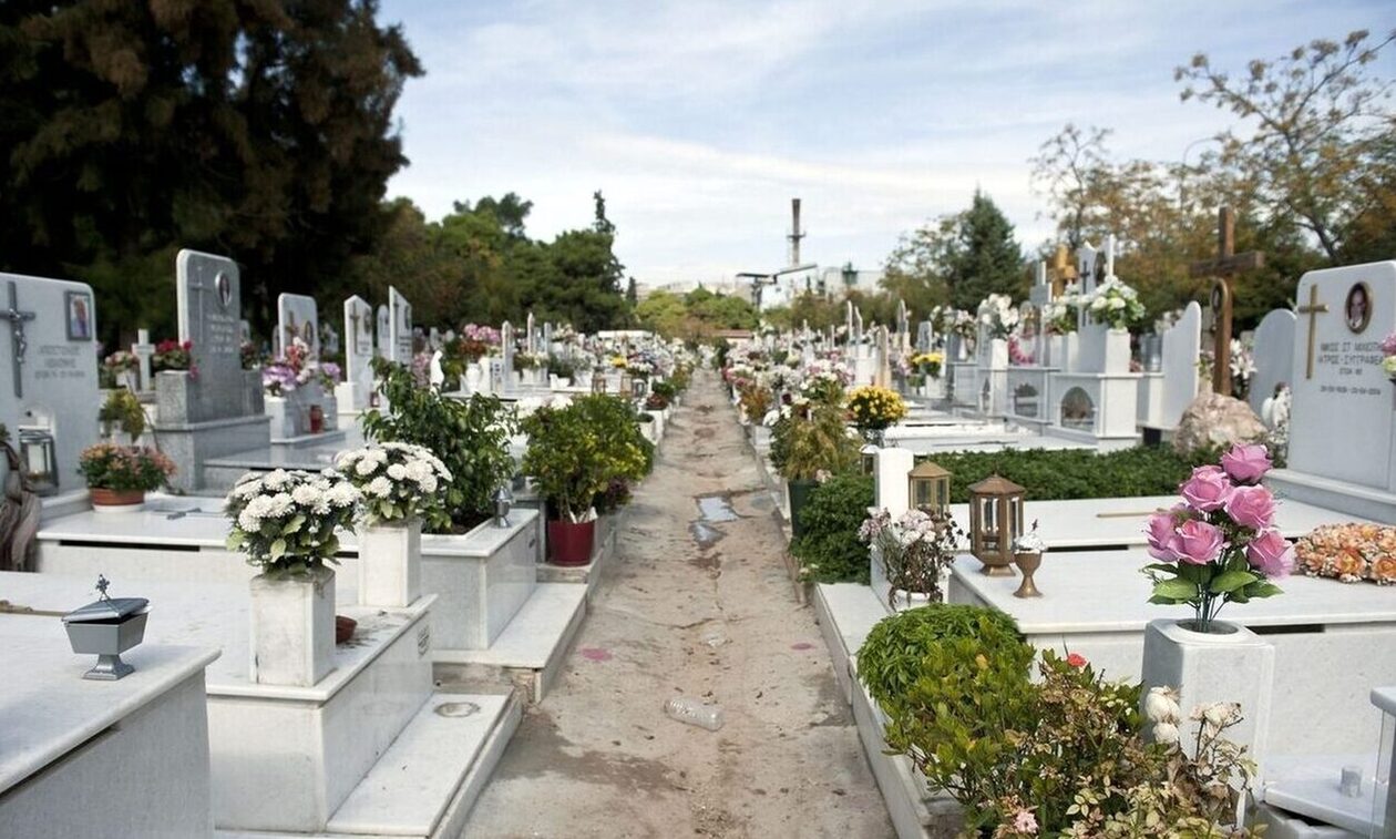 Θεσσαλονίκη: Νεαρές αφαίρεσαν μπρούτζινα καντήλια από τα κοιμητήρια Νεοχωρούδας