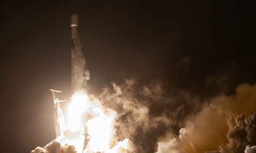 Έλον Μασκ: Έστειλε 22 δορυφόρους στο διάστημα – Η στιγμή της εκτόξευσης
