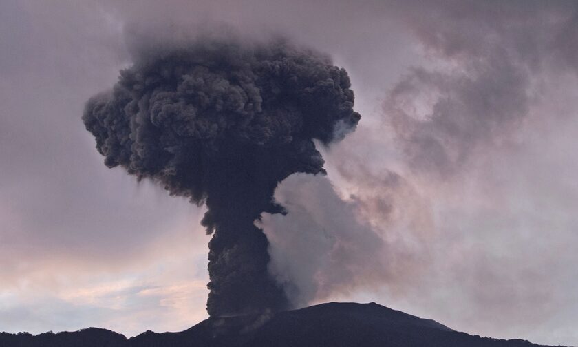 Εξερράγη το ηφαίστειο Μαράπι στην Ινδονησία