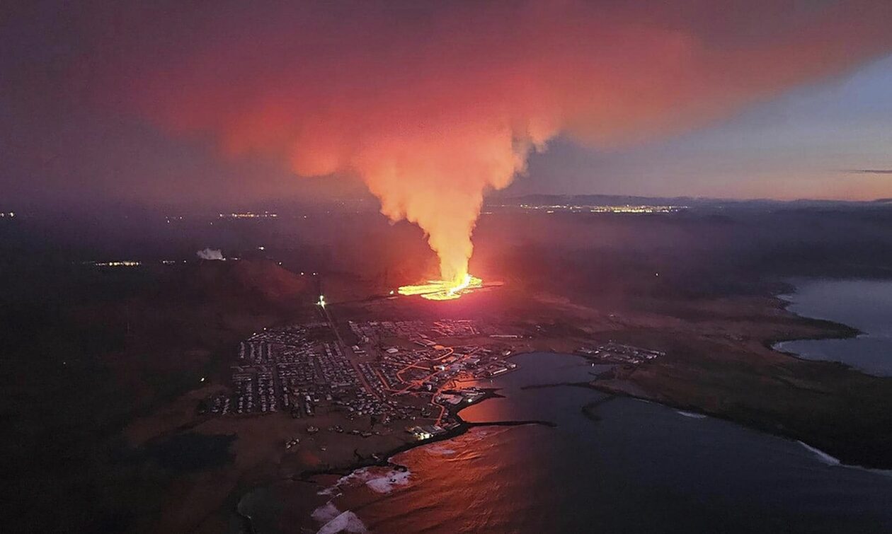 Ισλανδία: Λιγότερο ενεργό σήμερα το ηφαίστειο έπειτα από μια «μαύρη ημέρα» με πυρκαγιές σε κωμόπολη