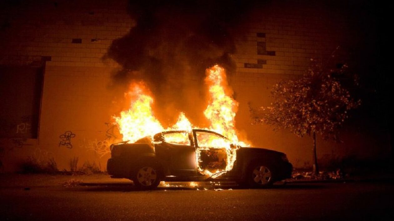 Χανιά: Αυτοκίνητο τυλίχθηκε στις φλόγες – Καταστράφηκε ολοσχερώς