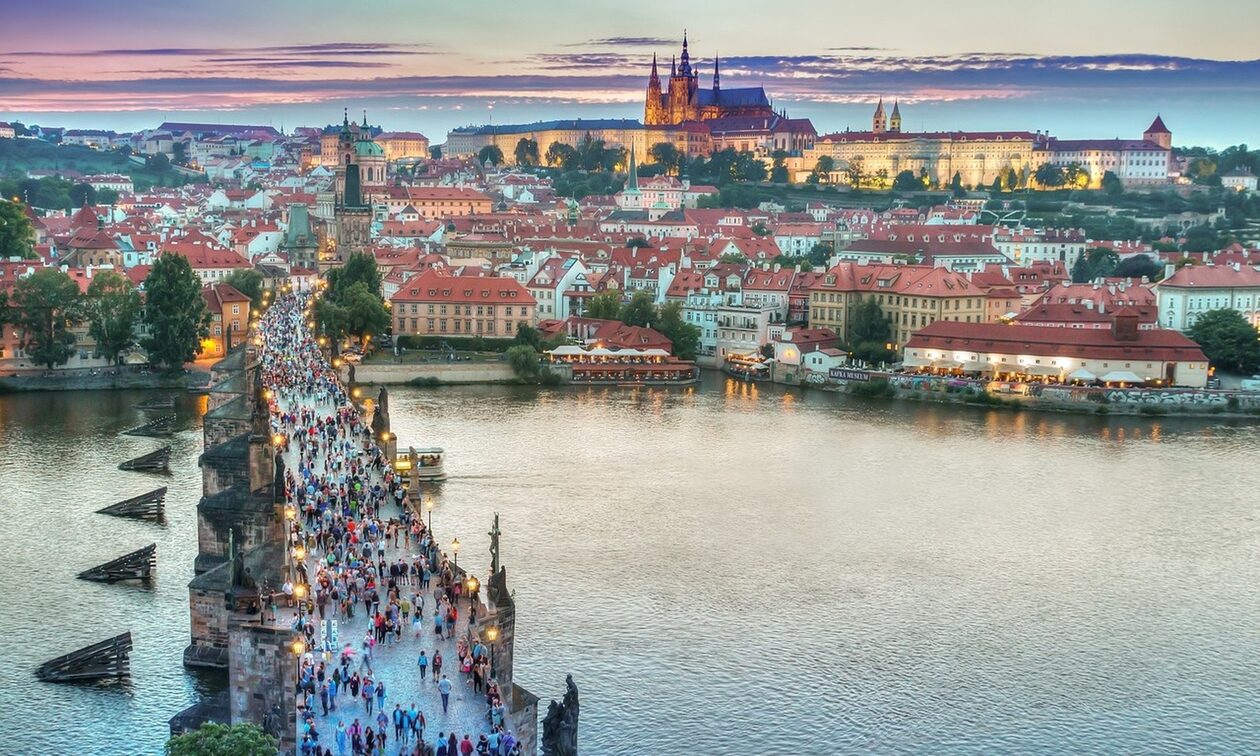Τα «Εξάρχεια» της Πράγας και το μυστηριακό ξημέρωμα: 5 εμπειρίες στην πρωτεύουσα της Τσεχίας
