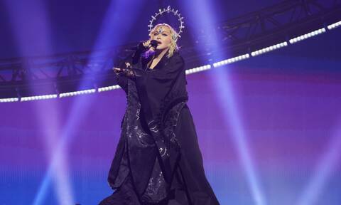 H Madonna δέχθηκε μήνυση από τους θαυμαστές της για την αργοπορία της