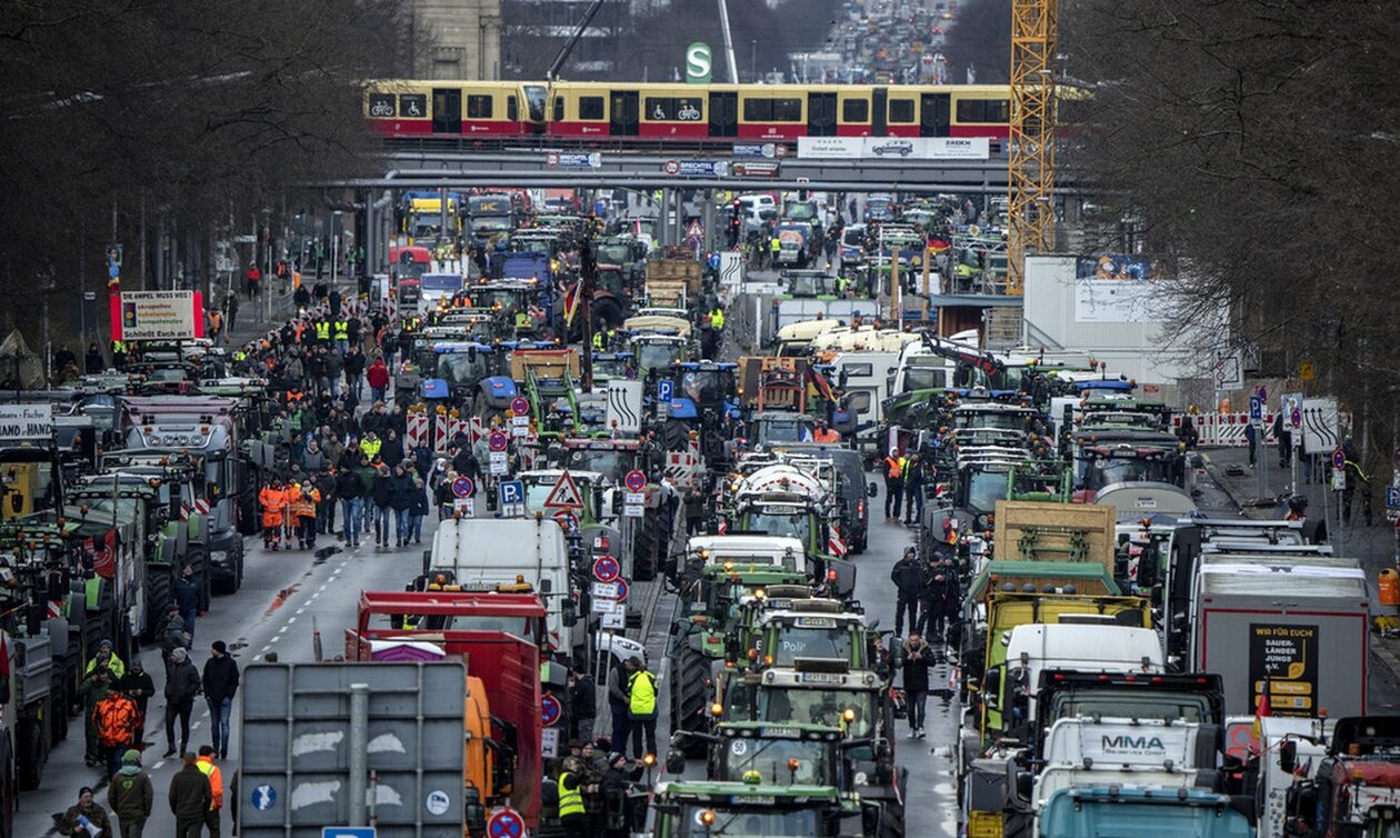 O μεγάλος θυμός των αγροτών: Γιατί διαμαρτύρονται από τη Γερμανία μέχρι τον ευρωπαϊκό Νότο