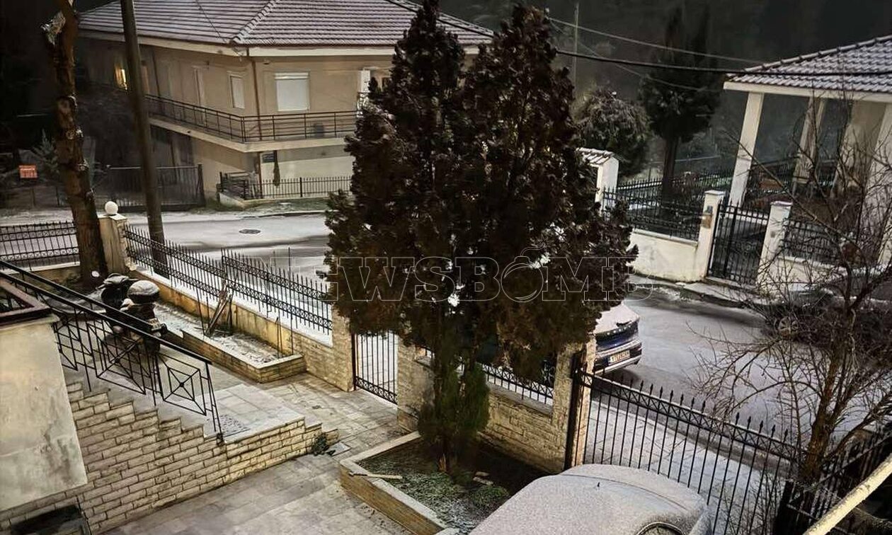 Θεσσαλονίκη: Πυκνή χιονόπτωση και τσουχτερό κρύο - «Στα λευκά» αρκετές περιοχές