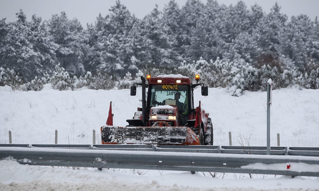 Ιωάννινα: Κλειστή η Εγνατία οδός για βαρέα οχήματα λόγω έντονης χιονόπτωσης
