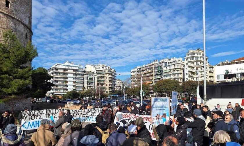 Θεσσαλονίκη: Συγκέντρωση διαμαρτυρίας στον Λευκό Πύργο κατά της τεκνοθεσίας και του γάμου ομόφυλων