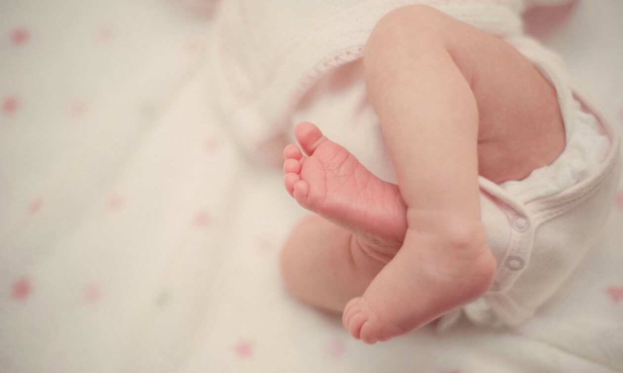 Επίδομα γέννησης: Αύξηση από 400 έως 1.500 ευρώ για κάθε παιδί
