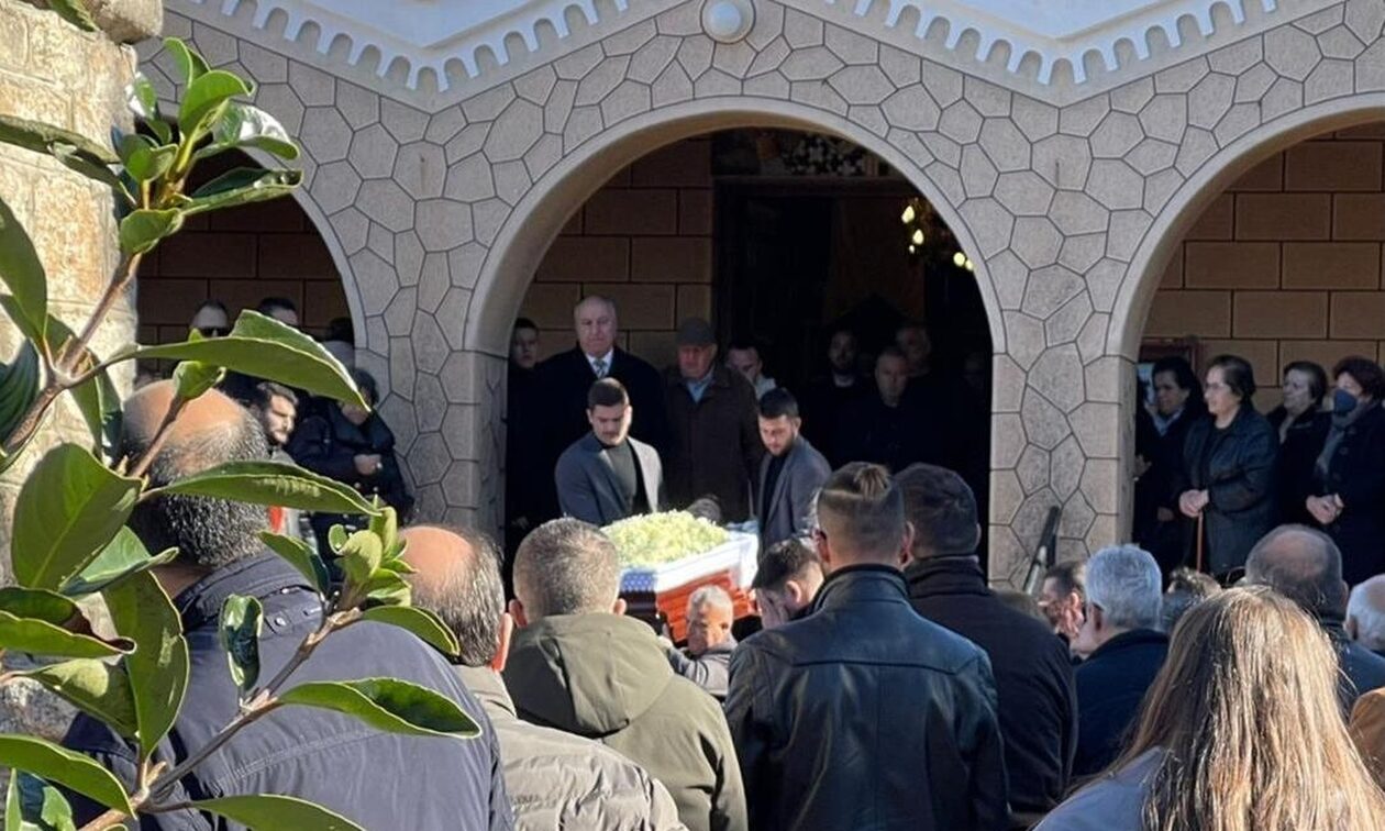 Χαλκίδα: Σπαραγμός και οδύνη στην κηδεία του 43χρονου ξυλουργού που δολοφόνησε η 38χρονη