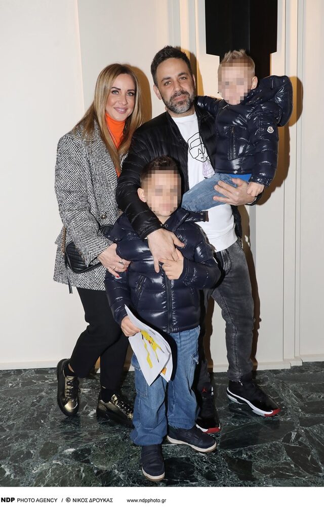 Ο Γιώργος Γιαννιάς με τη σύζυγό του και τα παιδιά τους