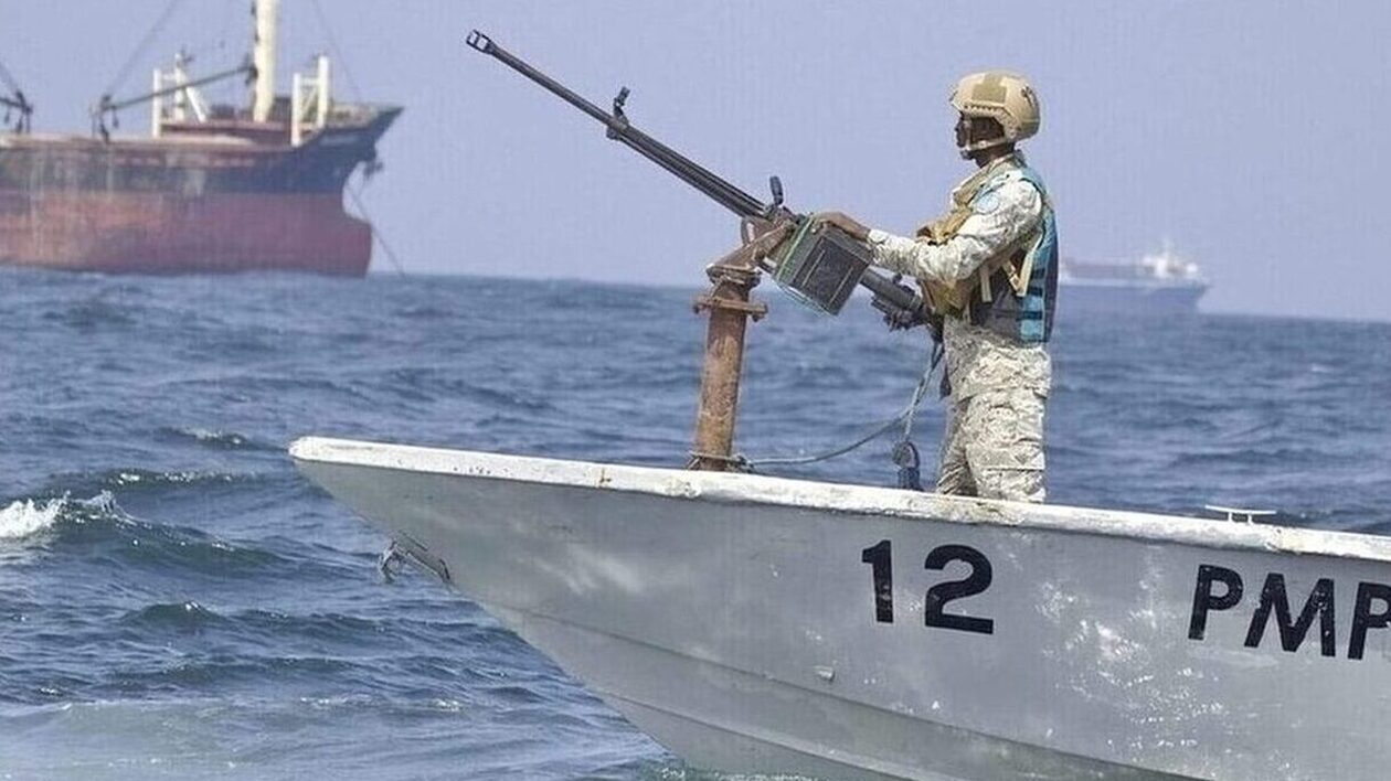 Βρετανία: Κυρώσεις σε τέσσερα στελέχη των Χούθι για τις επιθέσεις τους σε εμπορικά πλοία