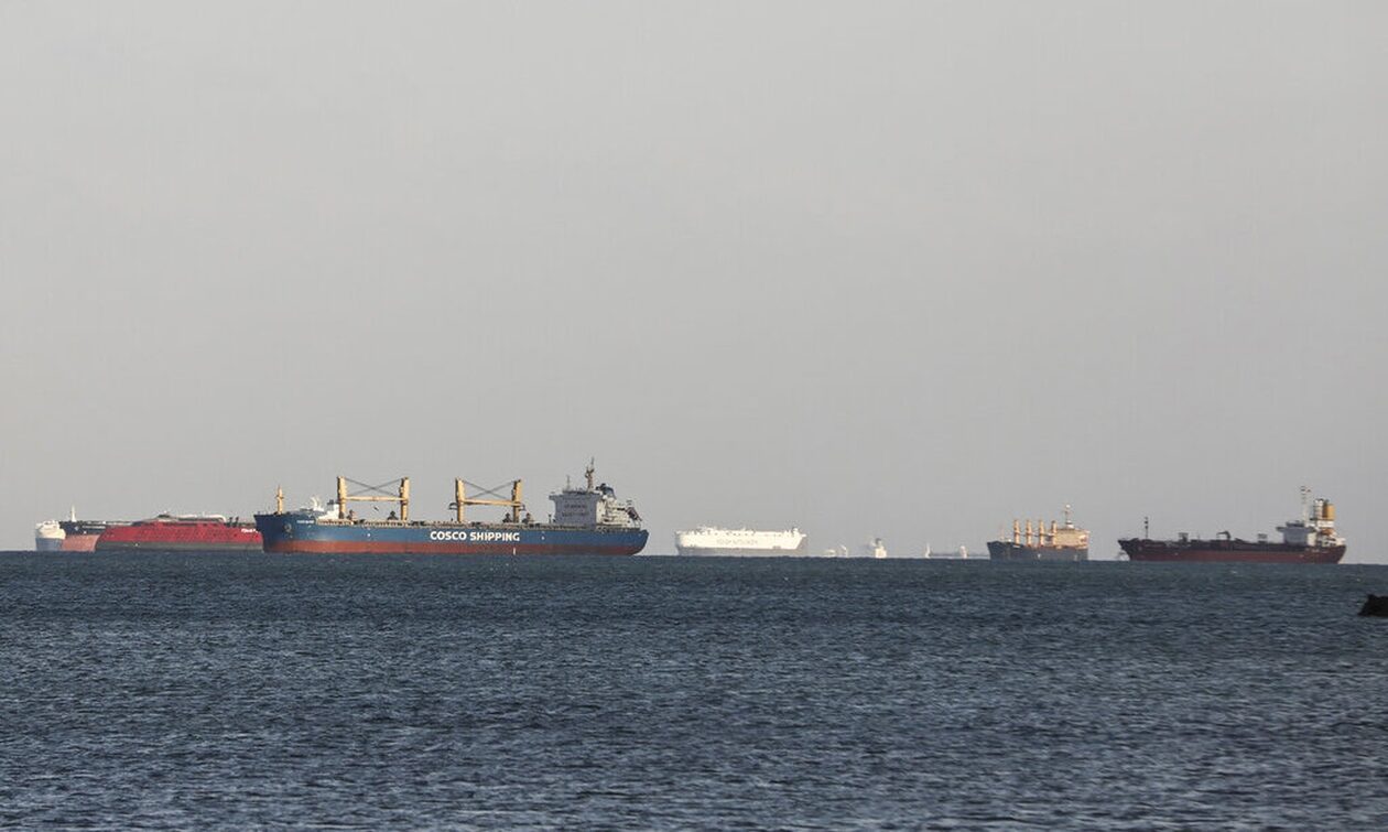 Ερυθρά Θάλασσα: Η κίνηση των εμπορικών πλοίων στη Διώρυγα του Σουέζ μειώθηκε 42% μέσα σε δυο μήνες