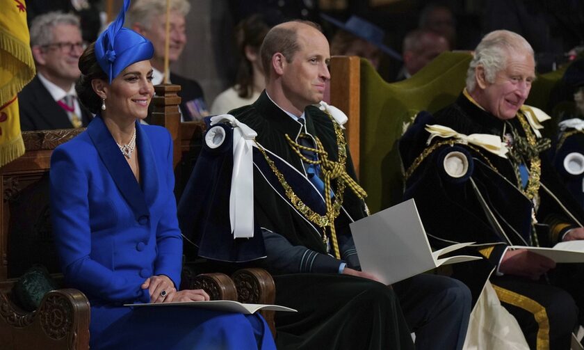 Το πριγκιπικό ζεύγος της Ουαλίας με τον βασιλιά Κάρολο