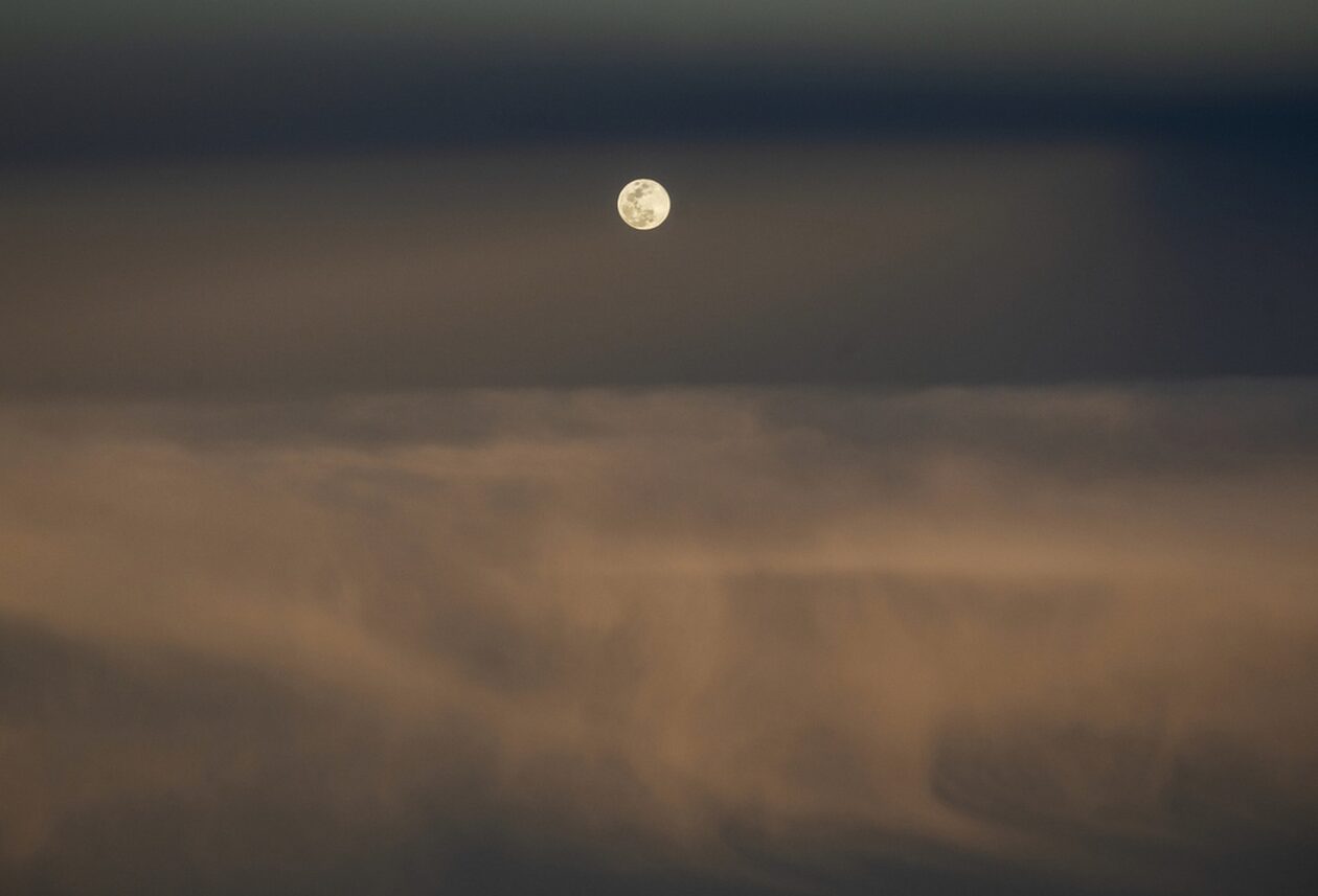 «Φεγγάρι του Λύκου»: Εντυπωσιακές εικόνες από την Πανσέληνο του Ιανουαρίου