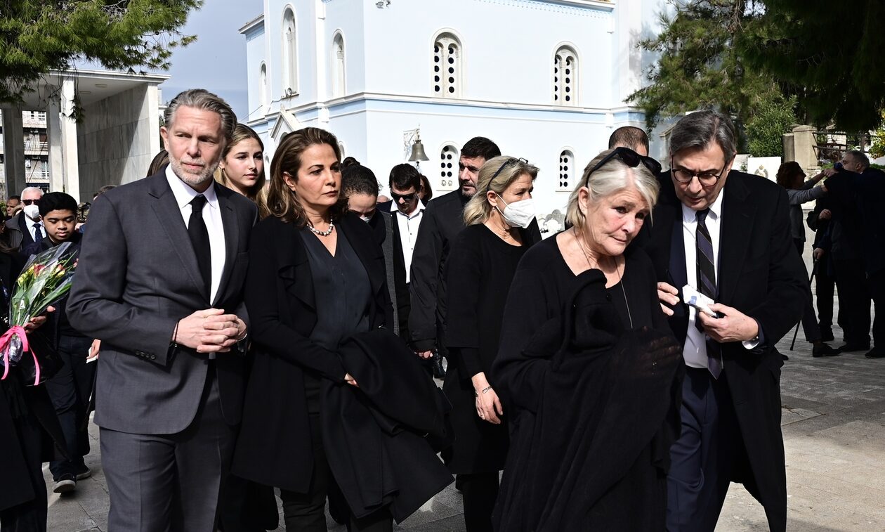 Συγκίνηση στην κηδεία της Αιμιλίας Γερουλάνου