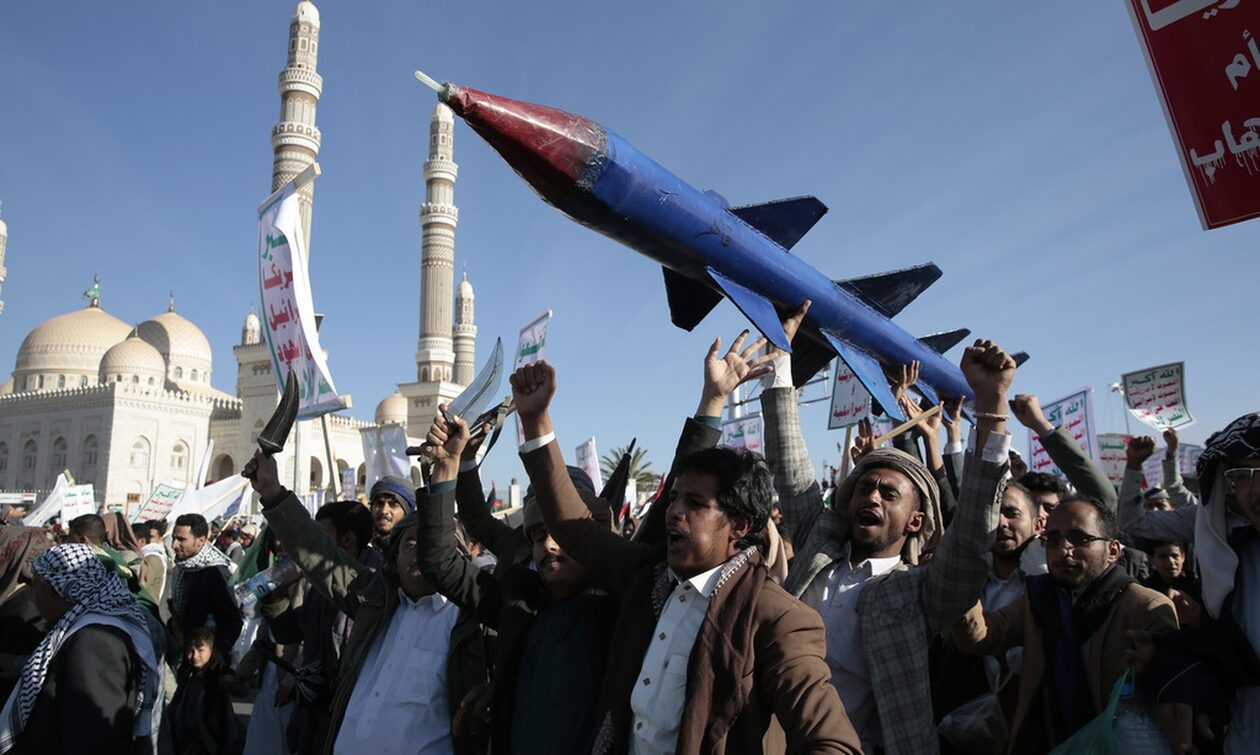 «Πονοκέφαλο» στις αγορές προκαλούν οι Χούθι - Έρχονται ανατιμήσεις και ελλείψεις προϊόντων