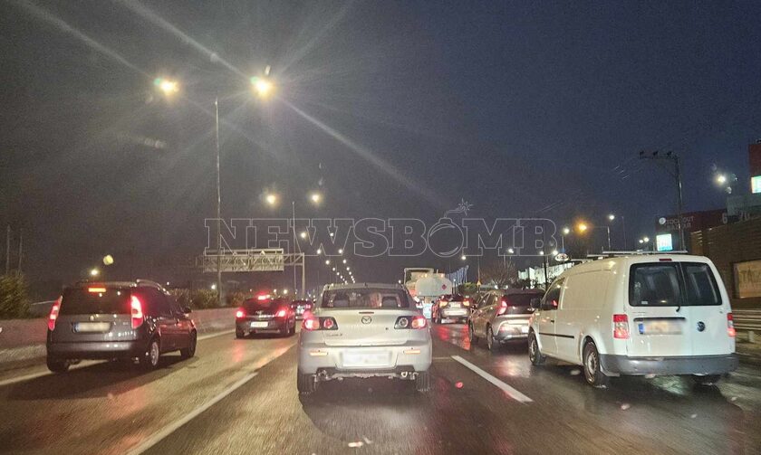 Κίνηση τώρα: Ακινητοποιημένα τα οχήματα στην Εθνική Οδό - Έλεγχοι της Τροχαίας για αλυσίδες