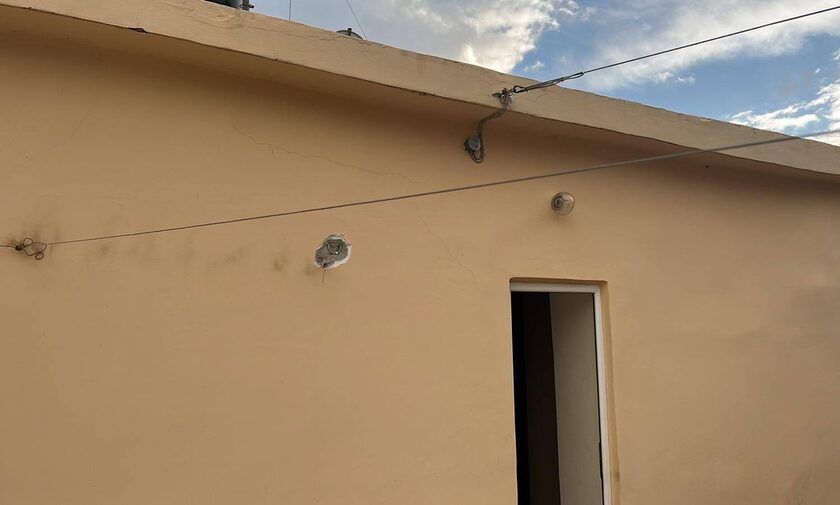 Τρόμος στα Χανιά: Κεραυνός έπεσε σε σπίτι και το… τρύπησε – Δείτε εικόνες