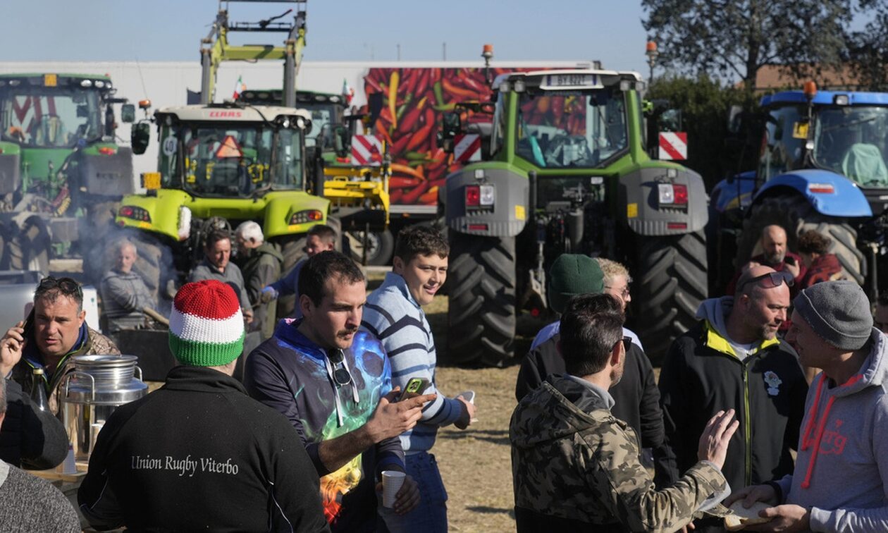 ΕΕ: Οι αγρότες στέλνουν ηχηρό μήνυμα - «Γίναμε σκλάβοι της Ευρώπης» - Ο ρόλος των social media