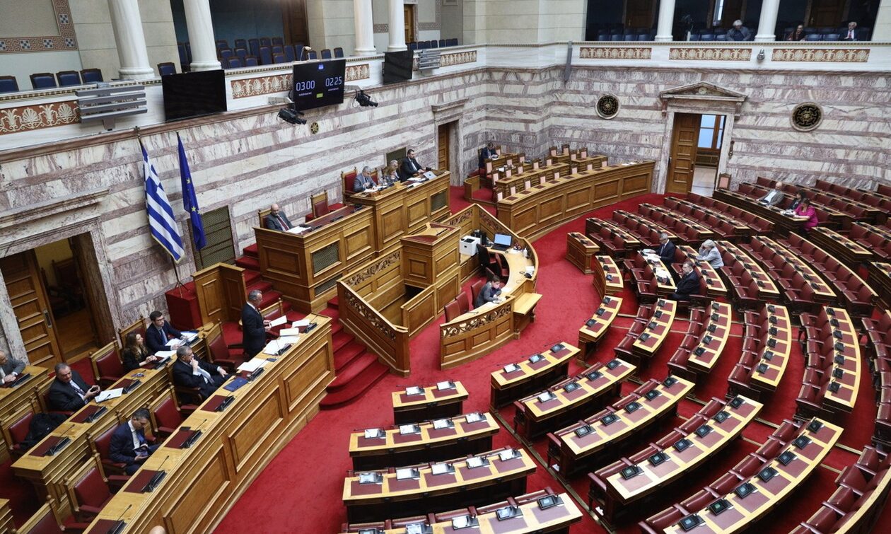 Σήμερα στη Βουλή το νομοσχέδιο για την οπαδική βία και η τροπολογία για το αγροτικό ρεύμα
