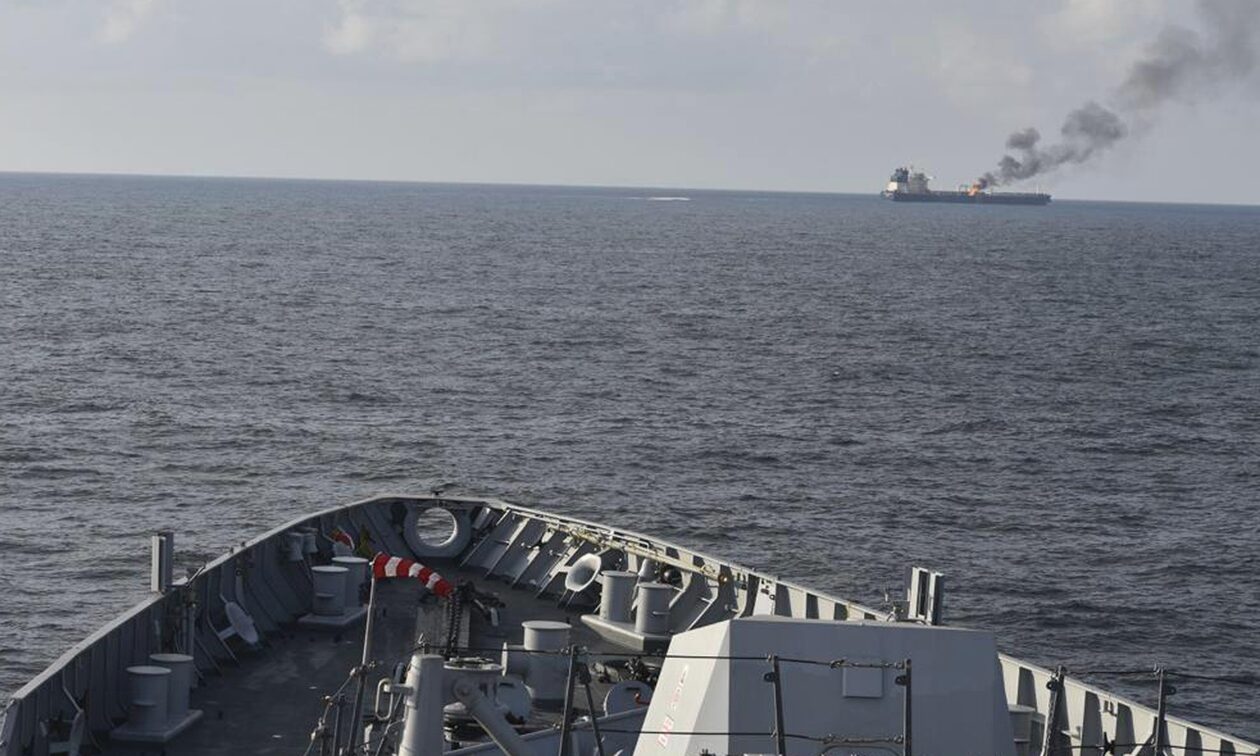Οι Χούθι απειλούν με κλιμάκωση των επιθέσεων - Στόχοι όλα τα αμερικανικά - βρετανικά πολεμικά πλοία