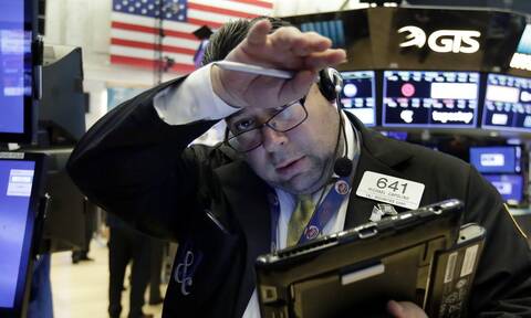 «Παγωμάρα» στη Wall Street μετά το «φρένο» Πάουελ για μείωση των επιτοκίων