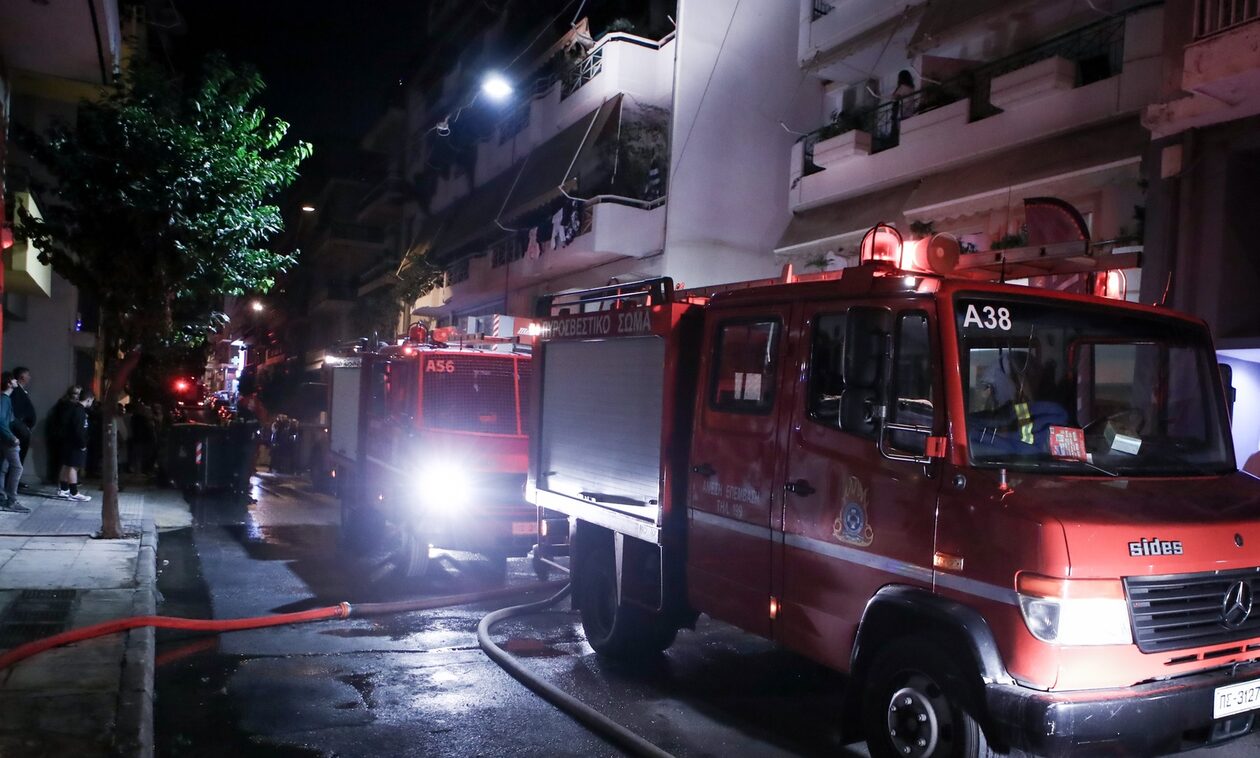Φωτιά στο Περιστέρι: «Έσπασαν τζαμαρίες» - Νέες μαρτυρίες πως βρέθηκαν γκαζάκια