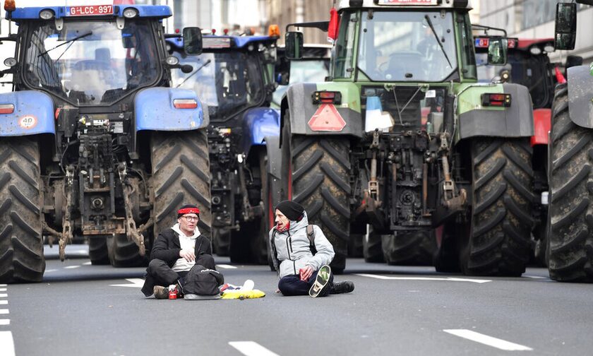 Aγρότες οργισμένοι σε ολόκληρη την ΕΕ